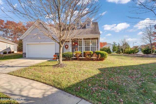 view of front of property featuring a front lawn