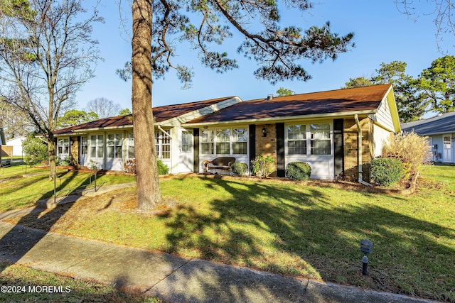 ranch-style house with a front yard