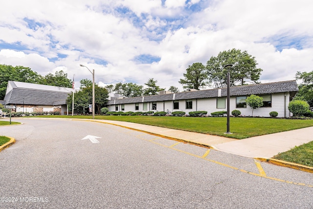 view of front of property with a front lawn