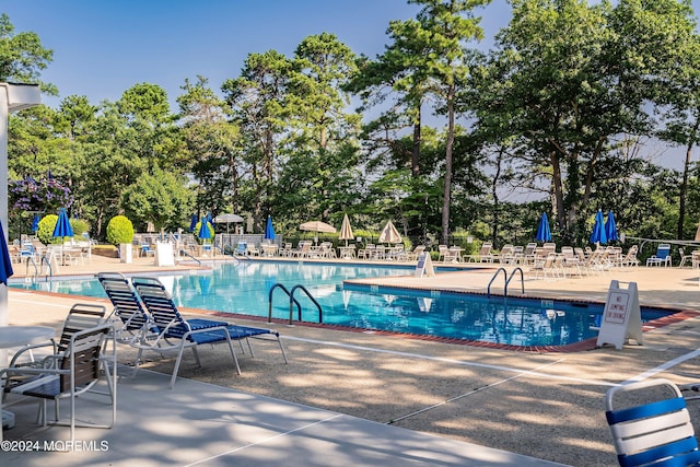 view of swimming pool featuring a patio