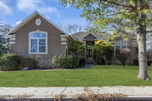 view of front of home with a front lawn