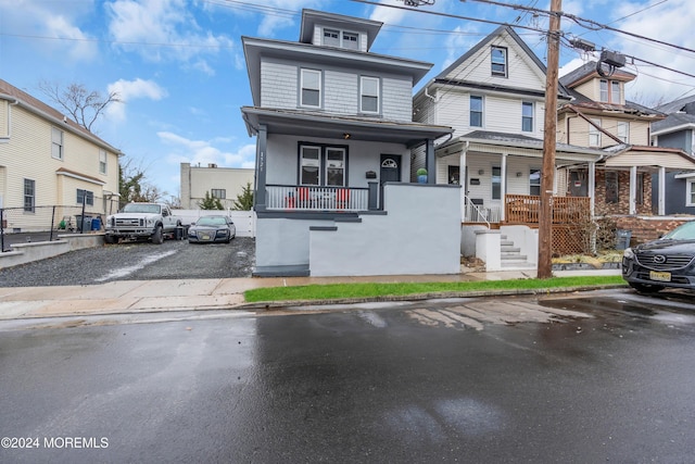 view of front of house featuring a porch