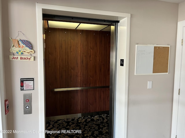 room details featuring elevator