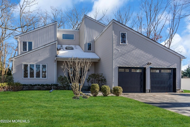 view of front of property with a front lawn