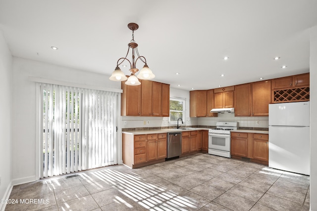 kitchen with sink, hanging light fixtures, a notable chandelier, white appliances, and decorative backsplash