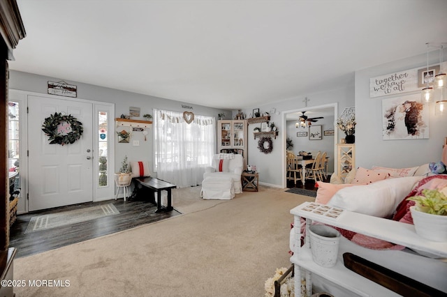 carpeted living room featuring ceiling fan