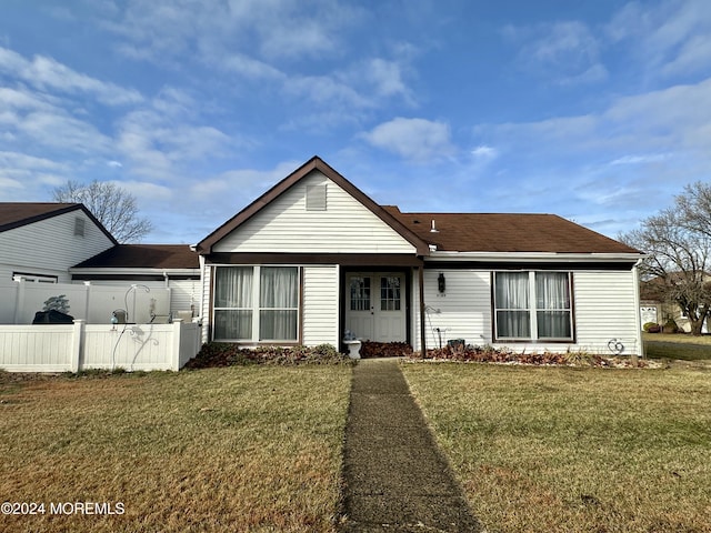 view of front facade featuring a front lawn