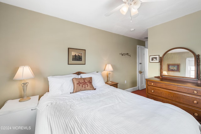 bedroom with ceiling fan