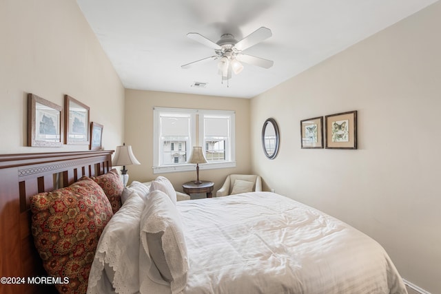 bedroom with ceiling fan