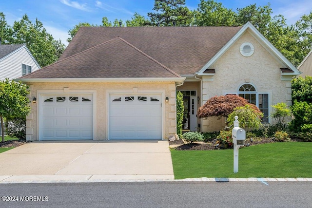 view of front of home featuring a front yard and a garage