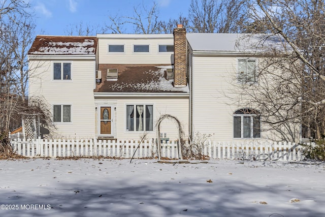 790 Farmingdale Rd, Jackson, NJ 08527 - view of front facade featuring a chimney and a fenced front yard
