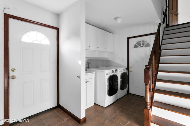 clothes washing area featuring dark tile patterned floors, cabinets, and independent washer and dryer