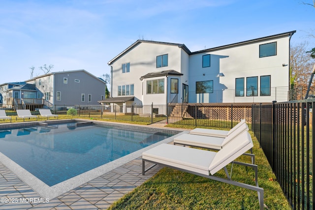 view of swimming pool featuring a lawn