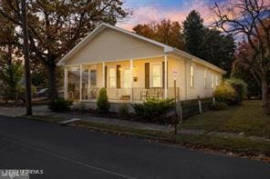 view of front of house featuring a porch