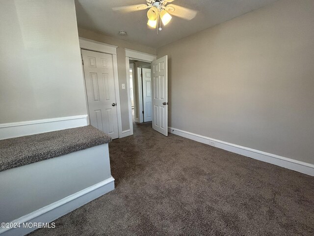 carpeted empty room featuring ceiling fan