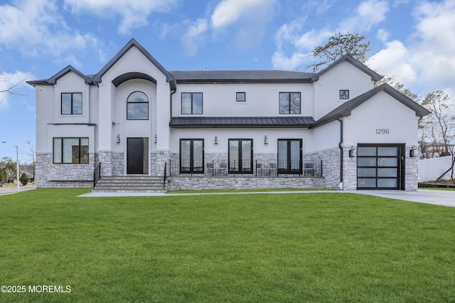 view of front of house featuring a front lawn