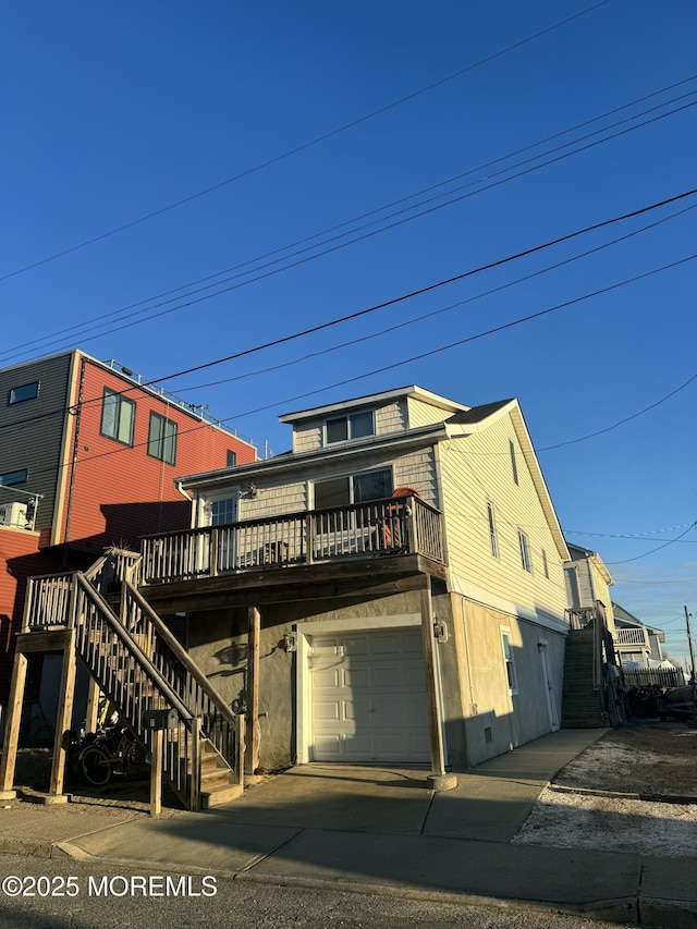 view of front facade with a garage