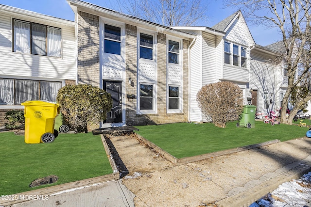 view of front facade with a front lawn