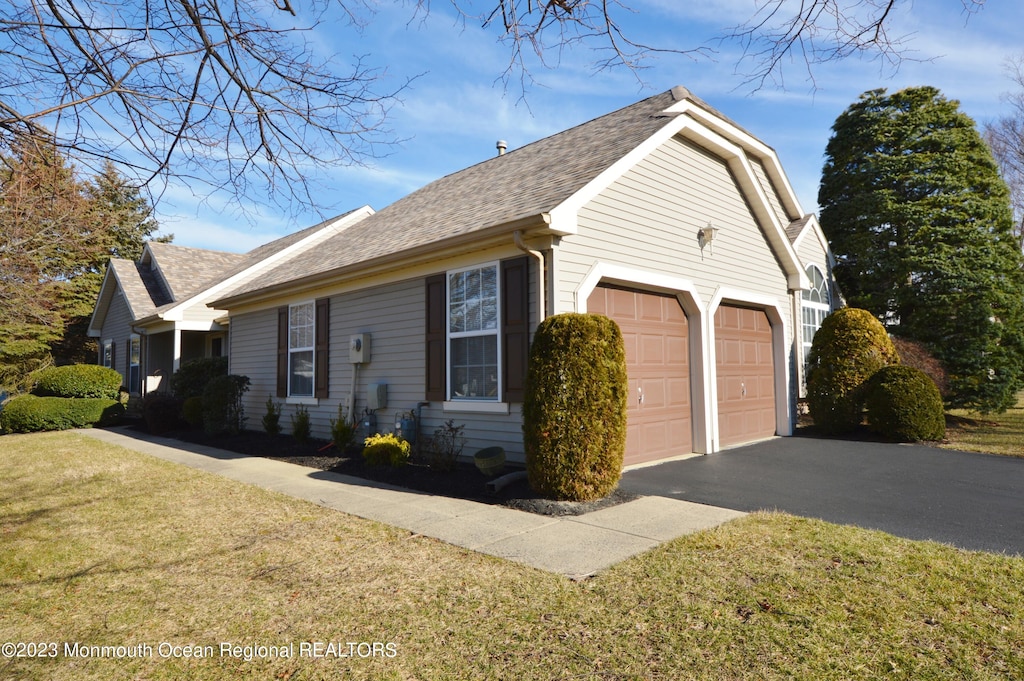 view of front facade with a garage and a front lawn