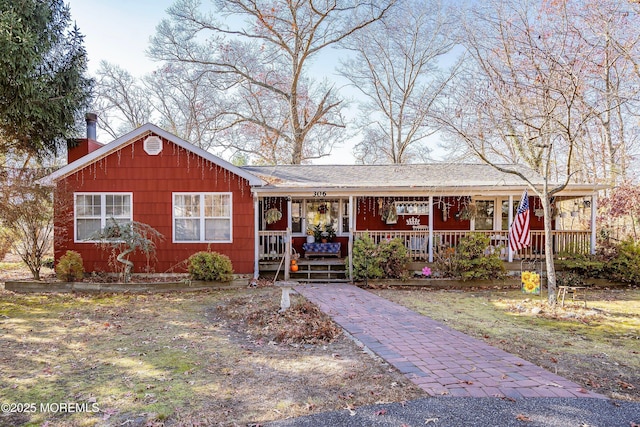 ranch-style home with a porch