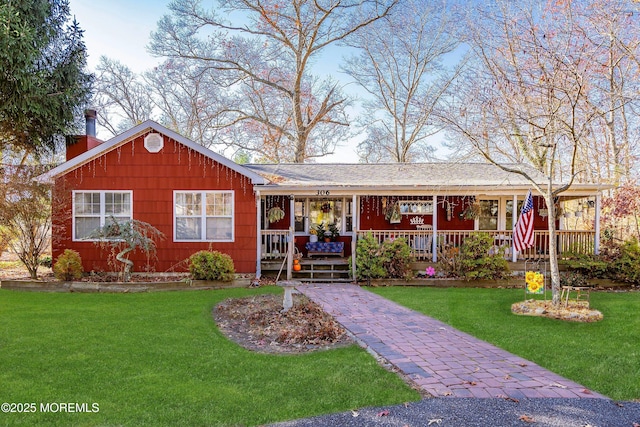 single story home featuring covered porch and a front lawn