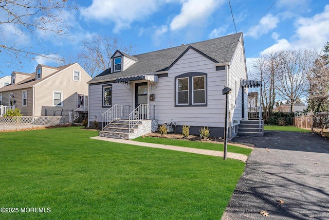 view of front of house featuring a front lawn