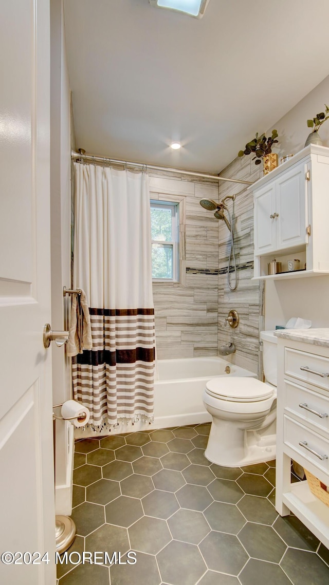 bathroom with toilet and shower / tub combo