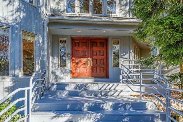 property entrance featuring covered porch