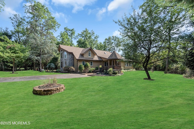 view of front of house with a front lawn