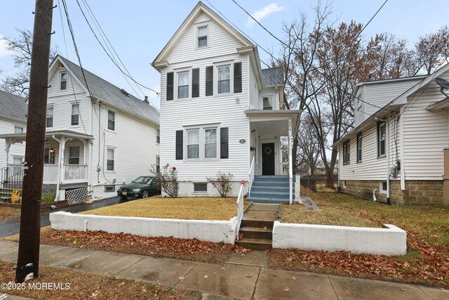 view of front of home with a front yard