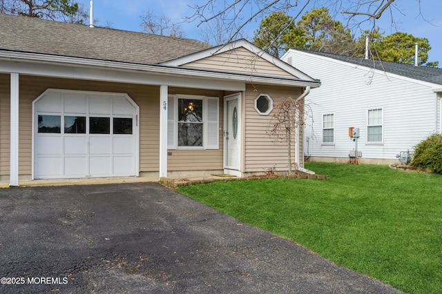 view of front of house featuring a front yard and a garage