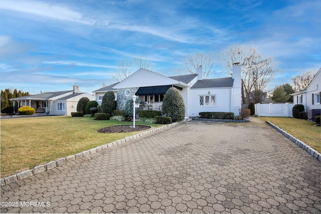 single story home with a front yard