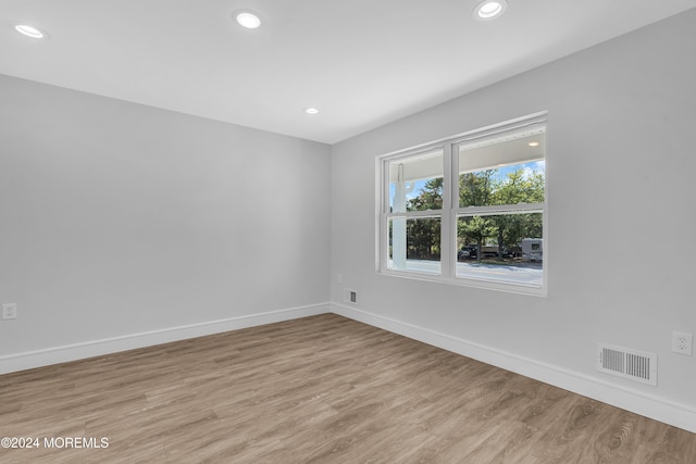 unfurnished room featuring light hardwood / wood-style flooring