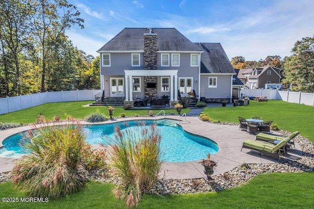 view of swimming pool featuring an outdoor hangout area, a yard, and a patio