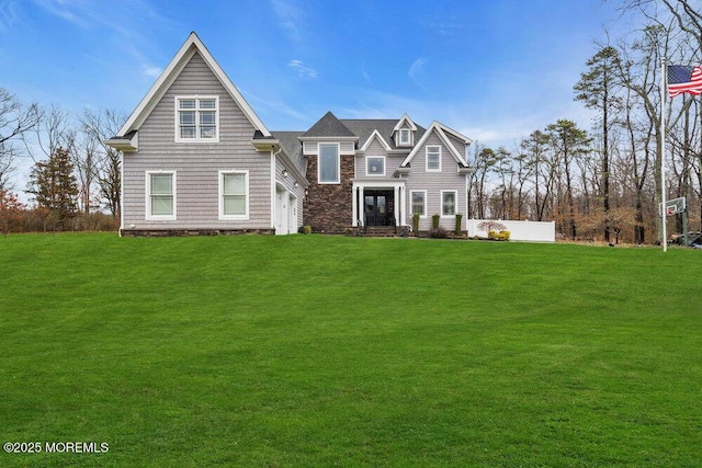 view of front of house featuring a front lawn