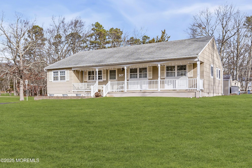 view of front of home featuring covered porch and a front lawn