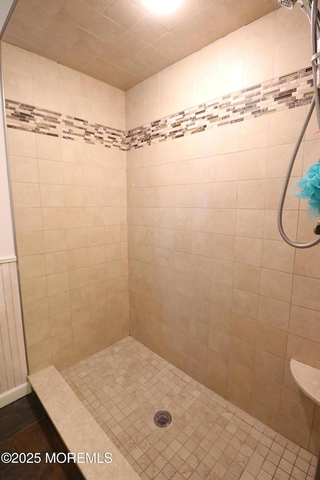 bathroom featuring tiled shower