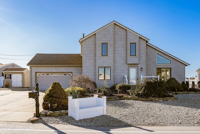 view of front property featuring a garage