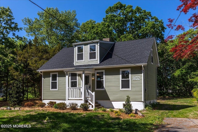 view of front of home featuring a front yard