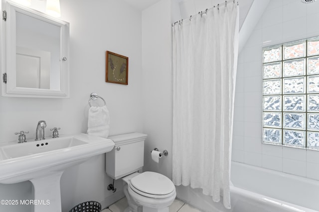 full bathroom with shower / bath combo with shower curtain, sink, and toilet