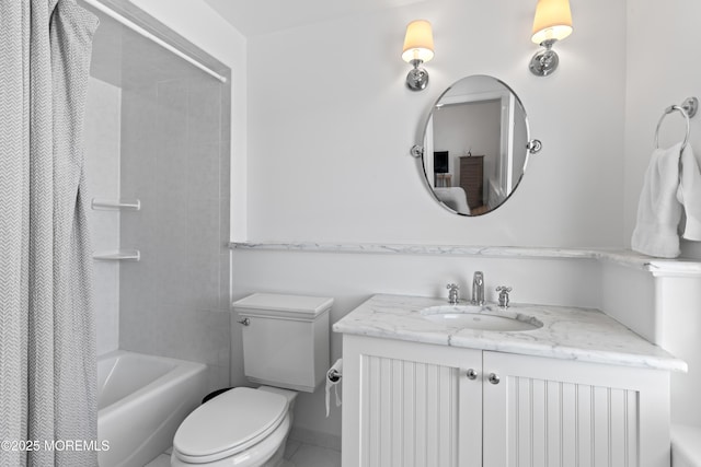 full bathroom featuring shower / bath combo with shower curtain, toilet, and vanity