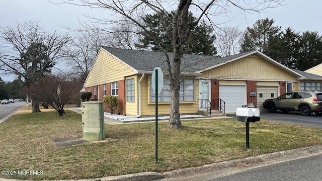 view of front facade with a garage and a front yard