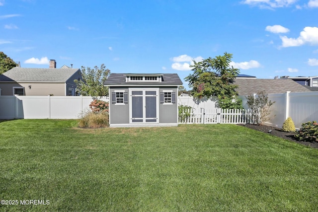 view of yard with a storage shed