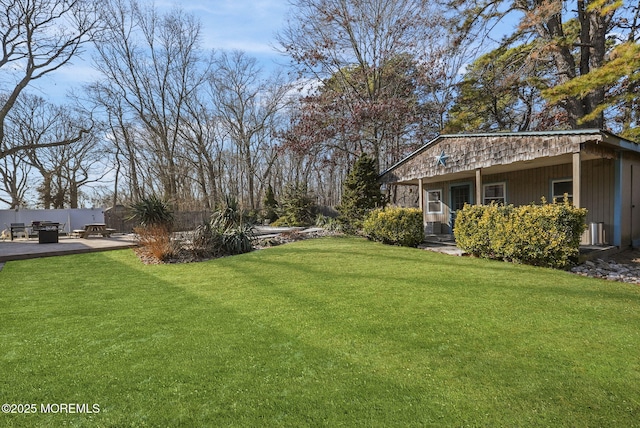 view of yard featuring a patio area