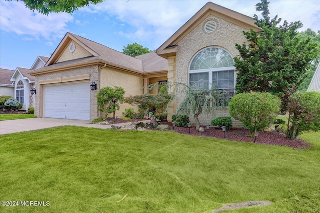 view of front facade with a garage and a front yard