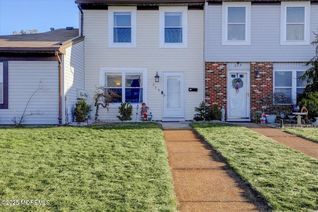 view of front of property with a front yard