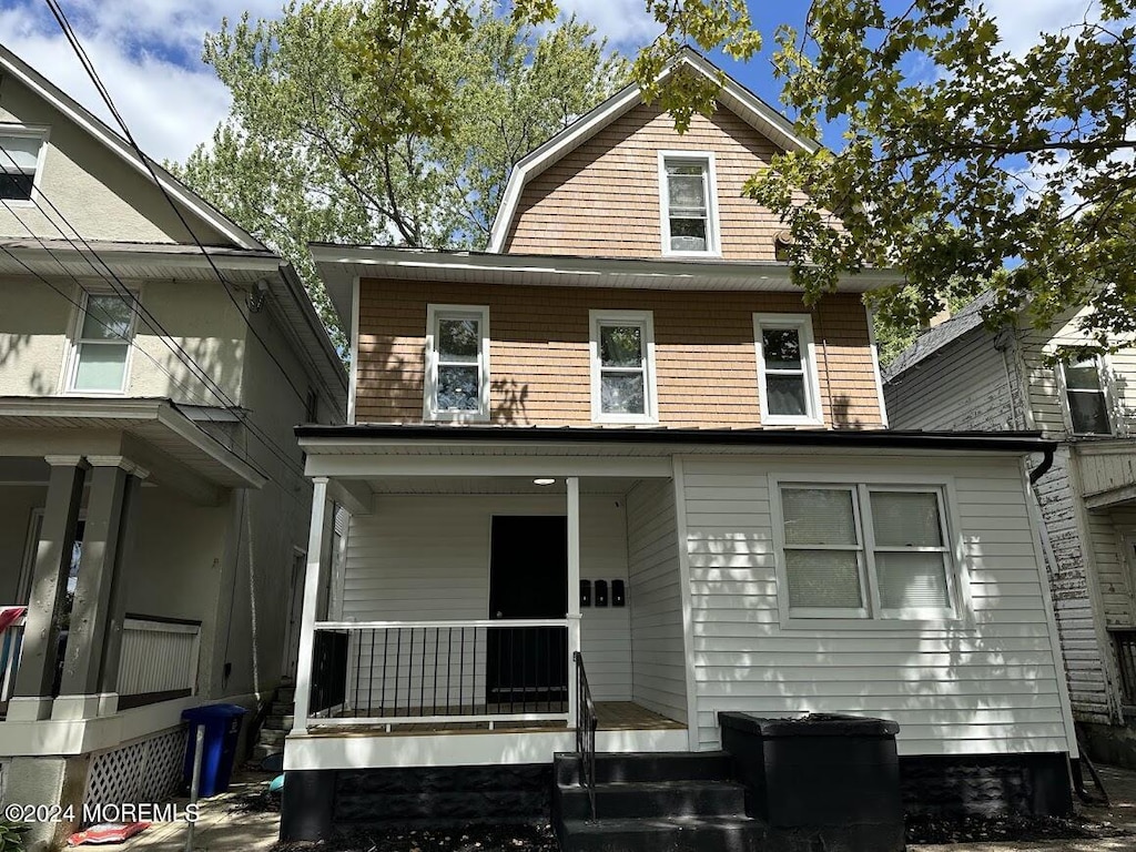 view of front of property featuring a porch