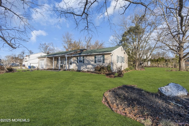 single story home featuring a front lawn