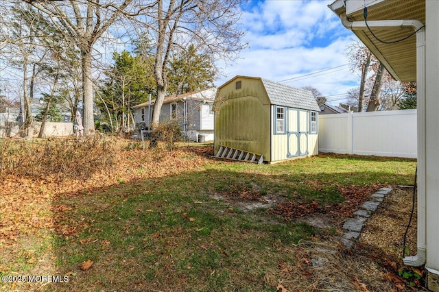 view of yard featuring a storage unit