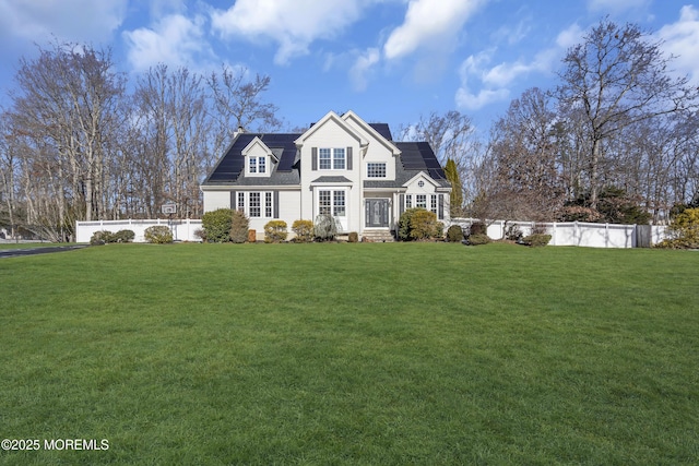 view of front of house featuring a front lawn and solar panels